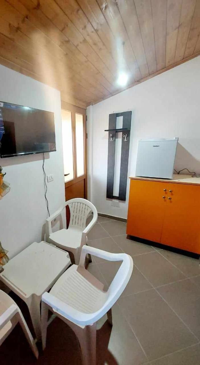 Guest House Xhaferaj Berat Quarto foto